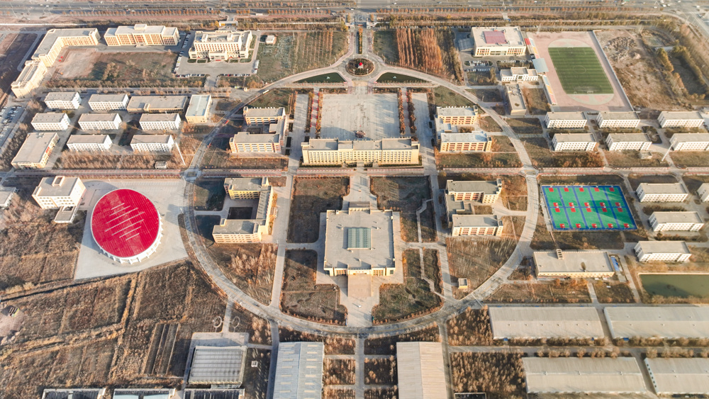 《航拍：校园的秩序美学》