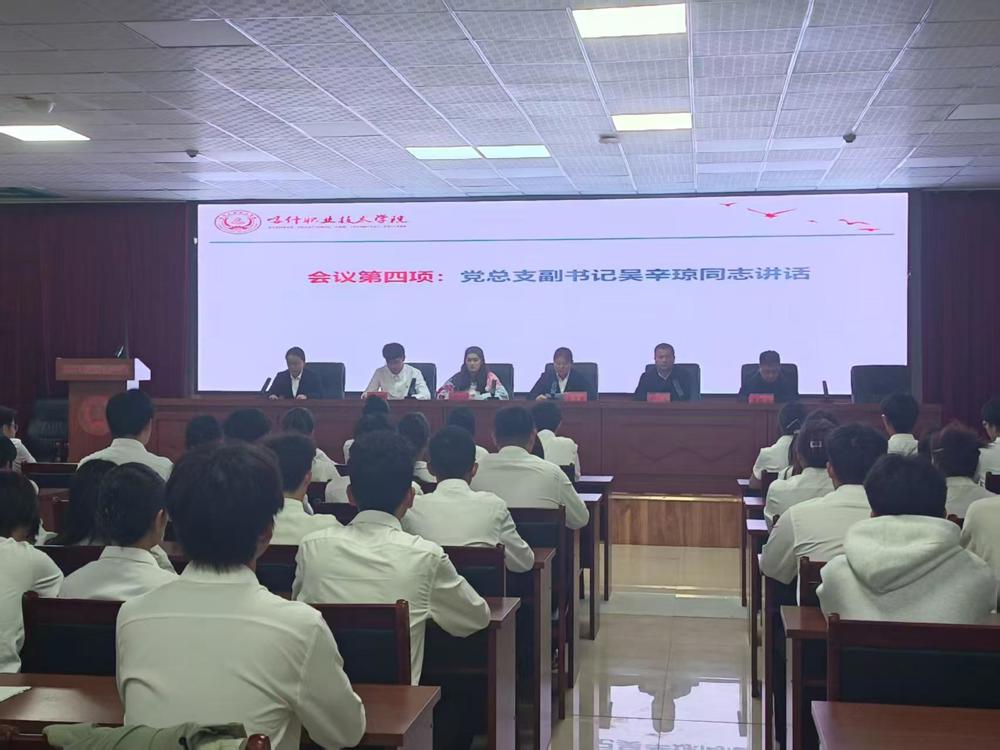 会议室里的人们
AI 生成的内容可能不正确。