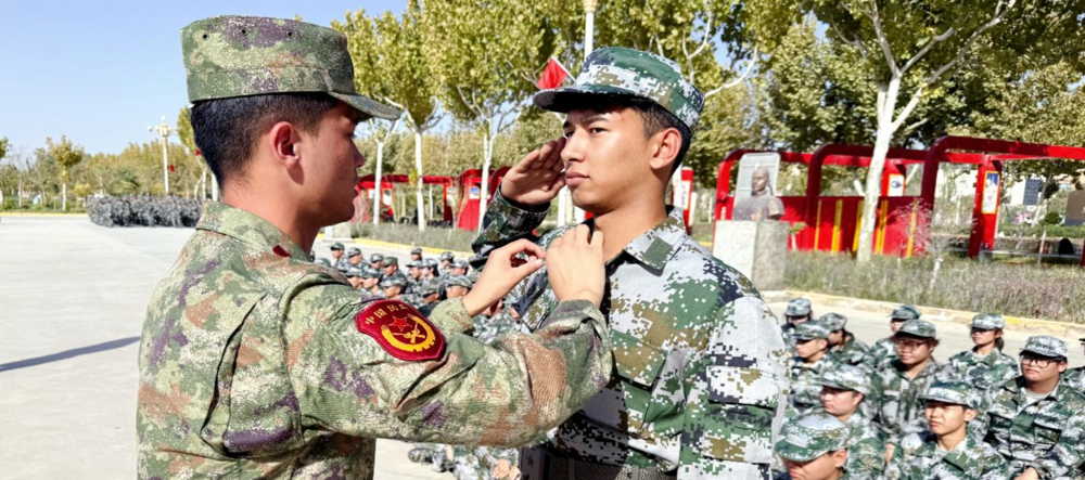 迷彩绘新颜，意志筑基石