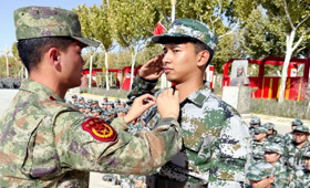 迷彩绘新颜，意志筑基石